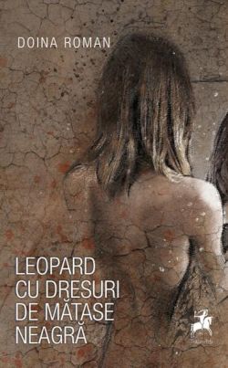 Leopard cu dresuri de mătase neagră