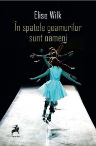În spatele geamurilor sunt oameni