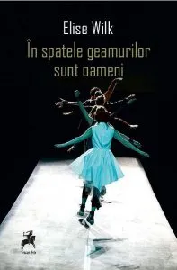 În spatele geamurilor sunt oameni