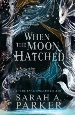 When the Moon Hatched. Moonfall #1 de Sarah A. Parker