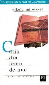 Cutia din lemn de nuc