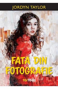 Fata din fotografie