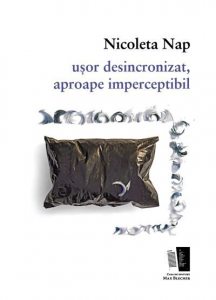 Usor desincronizat, aproape imperceptibil