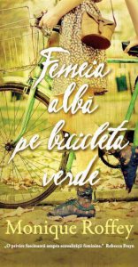 Femeia alba pe bicicleta verde