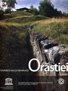 Fortarete dacice din Muntii Orastiei / Dacian Fortresses of the Orastie Mountains de Simona Sora