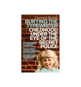 Burying the Typewriter. Childhood Under the Eye of the Secret Police de Carmen Bugan