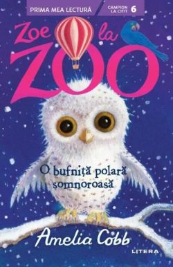 O bufniță polară somnoroasă