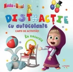 Masha si Ursul. Distractie cu autocolante. In excursie. Carte de activitati de Anonim