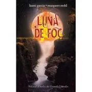 Luna de foc. Seria Cronicile Casterilor volumul 3 de Kami Garcia