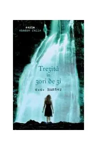 Trezită în zori de zi de C.C. Hunter