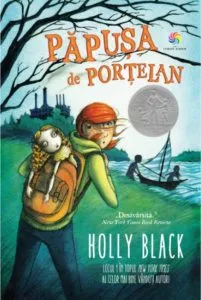 Papusa de portelan de Holly Black