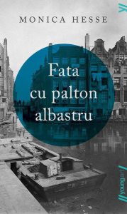 Fata cu palton albastru - PB
