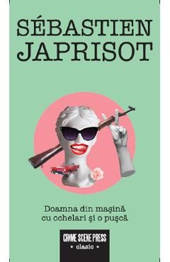 Doamna din masina cu ochelari si o pusca