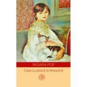 Casa cu pisica la fereastra