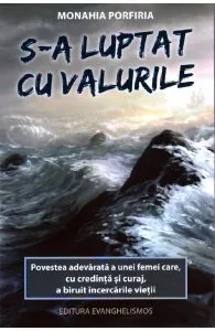 S-a luptat cu valurile de Monahia Porfiria