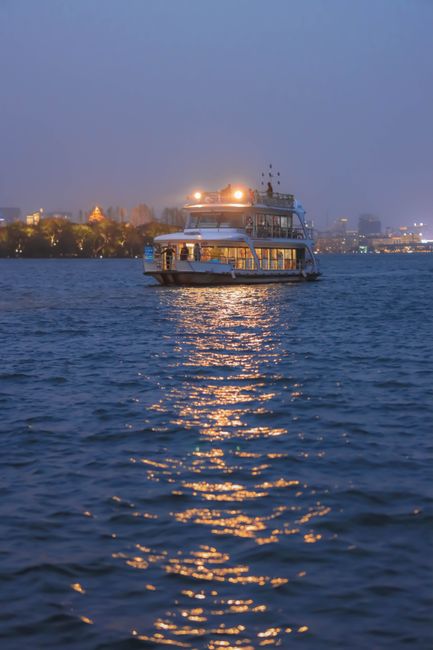 Lake Cruise Experiences