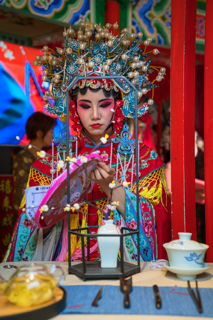 Traditional Sichuan Opera Performance with Dinner