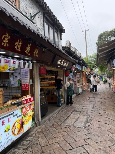 Antique Markets & Street Vendors