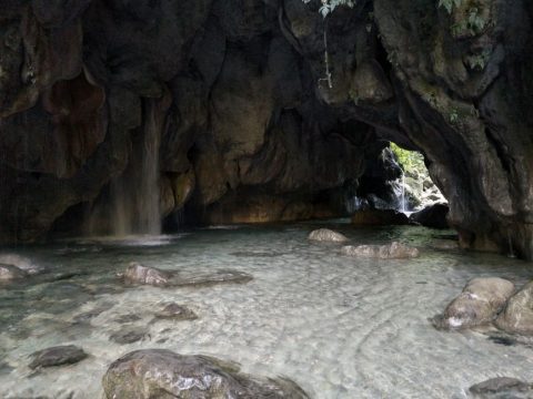Los Tres Ojos Caves