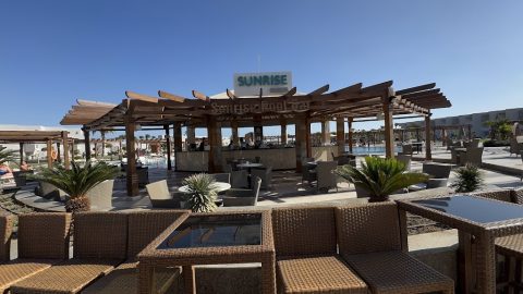 SUNRISE Pool Bar