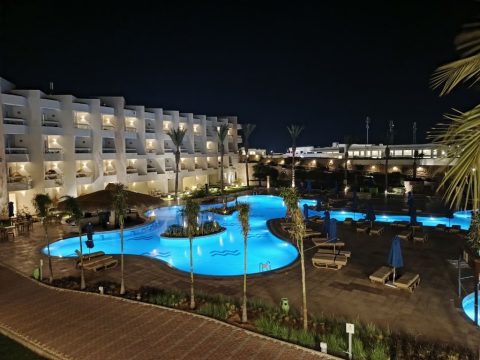 Splash Pool Bar