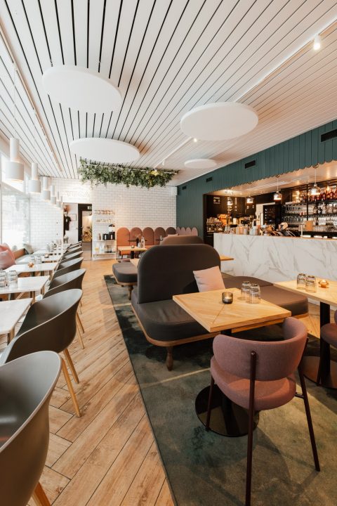 Cafe & Bar 21