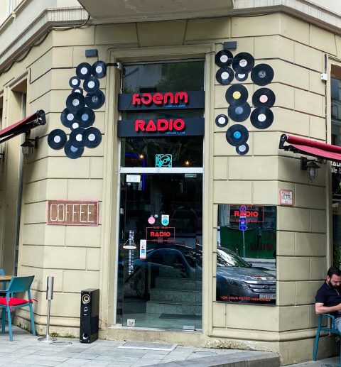 RADIO Kitchen & Bar