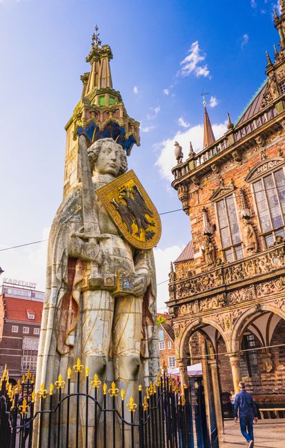 Town Hall & Roland Statue