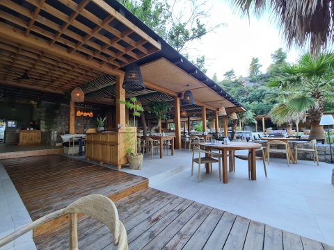 Manassu Beach Bar and Restaurant