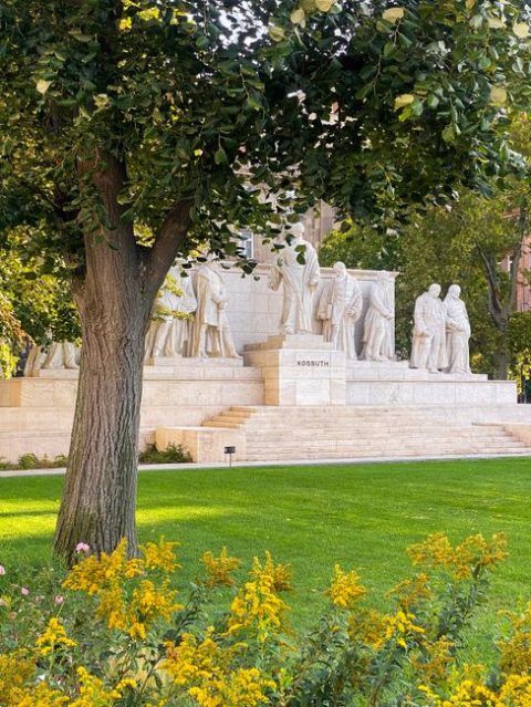 Kossuth Lajos Monument
