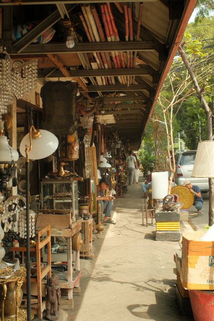 Jalan Surabaya Antique Market