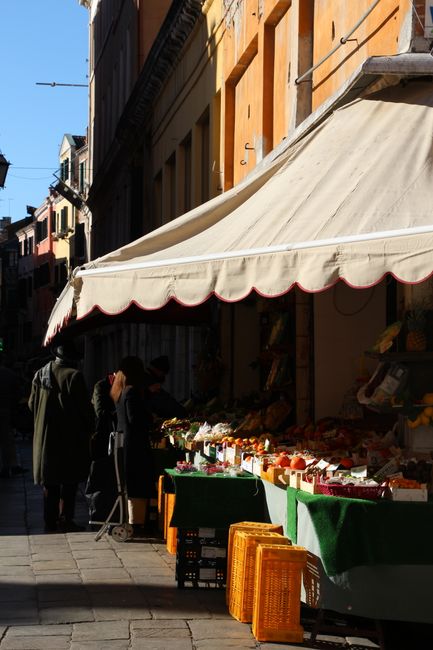 Rialto Market Winter Food and Wine Stalls