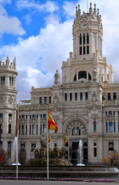 Cibeles Fountain and Palace