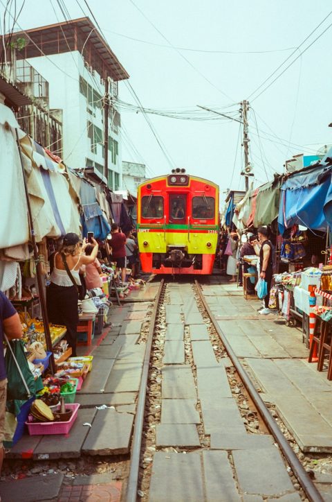 Damnoen Saduak Floating Market & Maeklong Railway