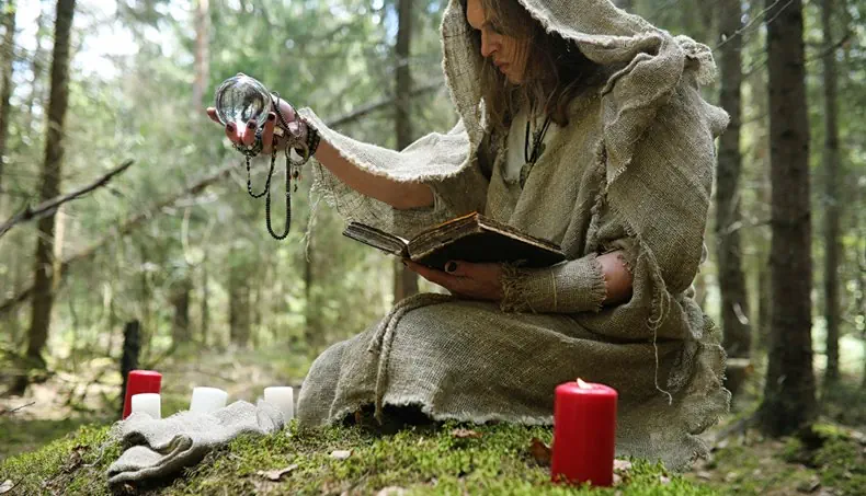 WIZARD, AMULET, BOOK, FOREST, RITUAL