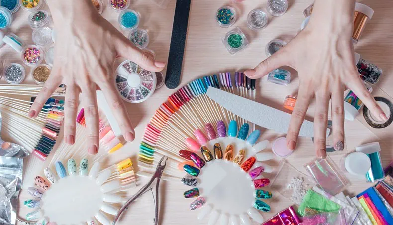 NAILS, HANDS, NAIL FILE, NAIL NIPPER, PALETTE