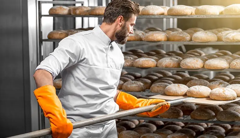 BOULANGER, ÉTAGÈRES, PELLE, GANTS, PAIN