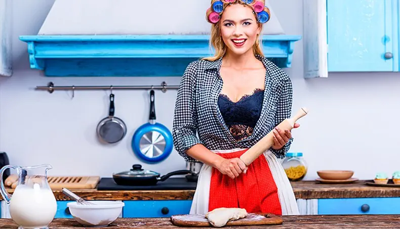 HOUSEWIFE, HAIR CURLERS, FRYING PAN, ROLLING PIN, CARAFE