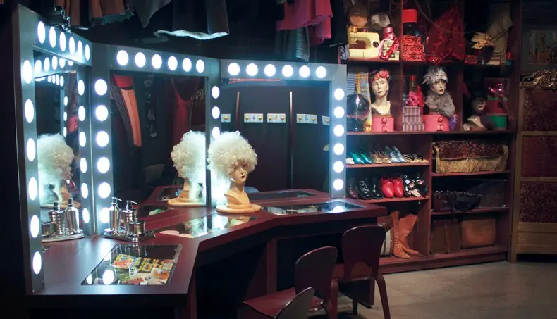 BOOTS, DRESSING ROOM, BULBS, WIG, BOX