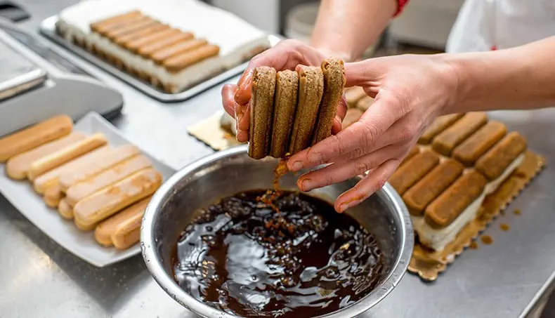 BOUDOIRS, TIRAMISU, COOKIE, CAFÉ, TABLE
