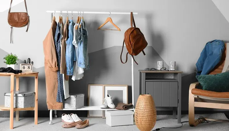 WARDROBE, EIGHT, BAG, HANGER, SNEAKERS