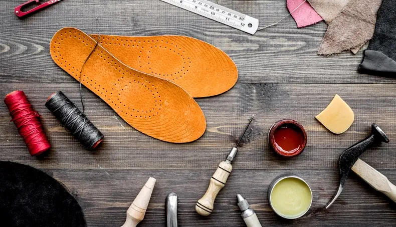 INSOLE, BRADAWL, SHOE POLISH, HAMMER, LEATHER