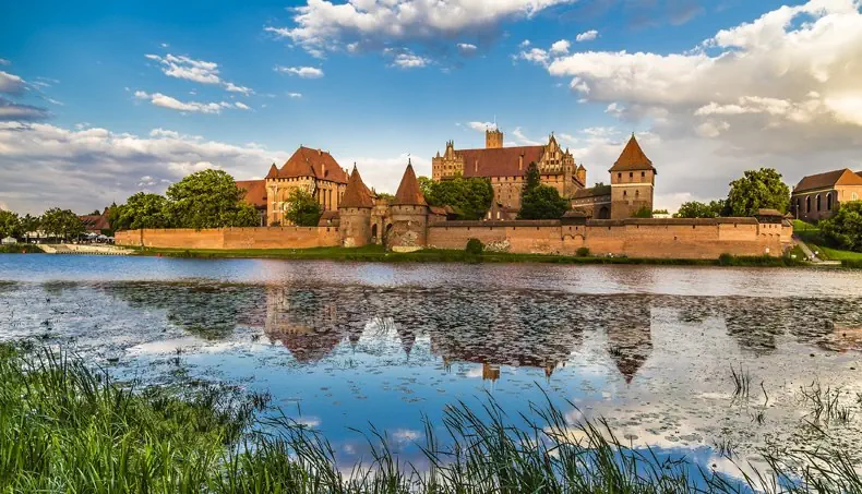 CASTELO, ESCUMA, LAGO, TORRE, PAREDE