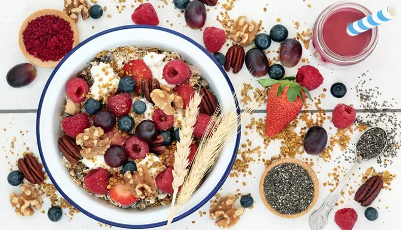 WALNUTS, EAR, CHIA SEEDS, BREAKFAST, STRAWBERRY