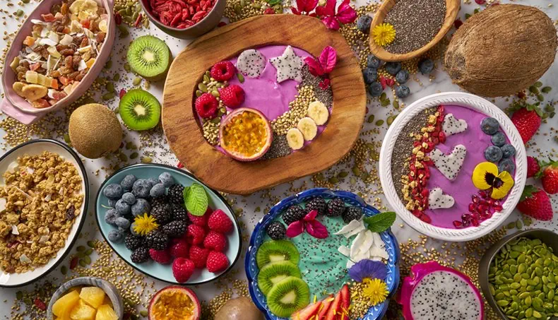KIWI, MUESLI, RASPBERRIES, SMOOTHIES, COCONUT