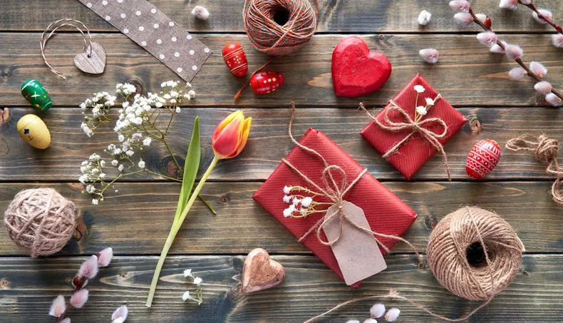 GIFT, SPRING, TULIP, HEART, BUDS