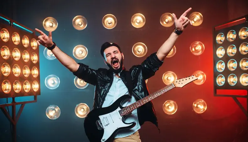 GITAR, PROJEKTÖR, CEKET, ROCK YILDIZI, BAĞIRMAK