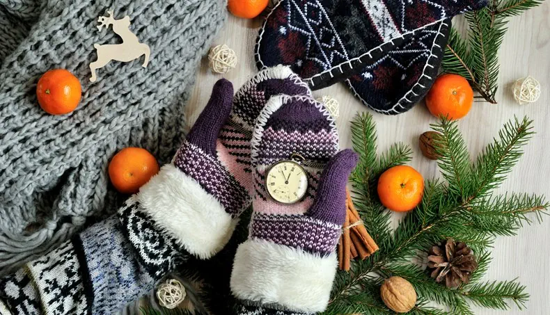 MITTENS, CONE, POCKET WATCH, DEER, MANDARIN