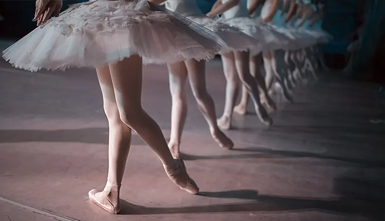 BALLET, BALLERINE, CHEVILLE, POINTE, TUTU
