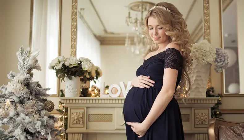 PREGNANCY, MIRROR, LOVE, BOUQUET, VASE